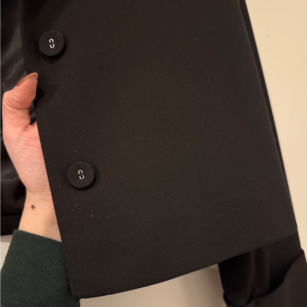 BRAND NEW NEVER WORN w/o tags Mango Black Tailored Cropped Blazer - Picture 4 of 4